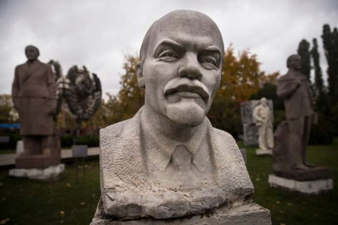 Ленин в городе Ленин в городе
